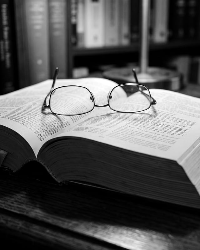 Libro de leyes abierto